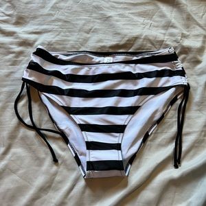 Swimsuit black and white bottoms M